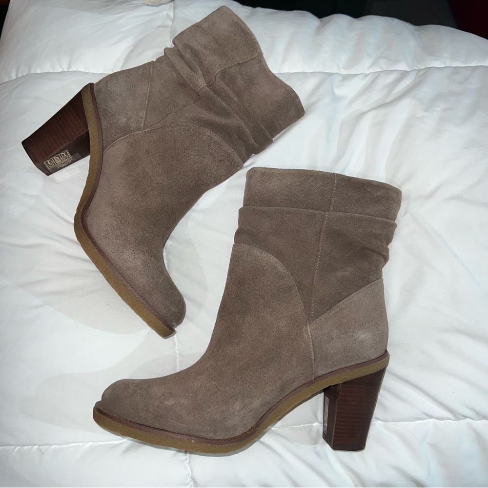 •new• Vince Camuto Parker round toe slouch suede heeled ankle boot in taupe - Picture 3 of 5